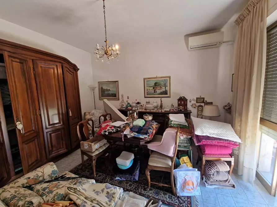 Immagine 9 di Villa in vendita  a Lucca