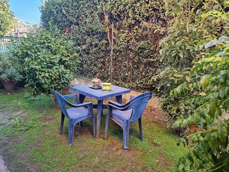 Immagine 5 di Villa in vendita  a Lucca