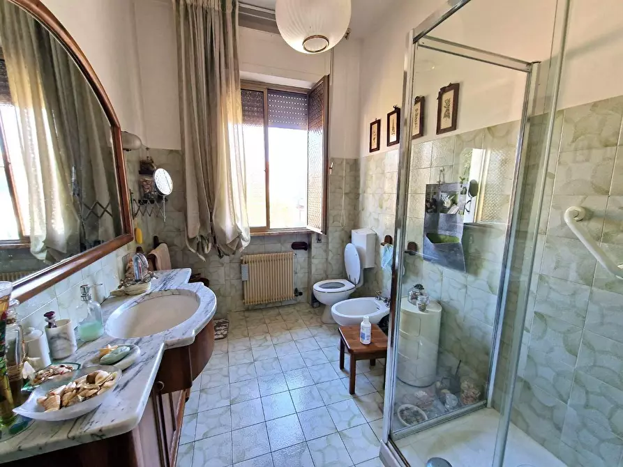 Immagine 10 di Villa in vendita  a Lucca