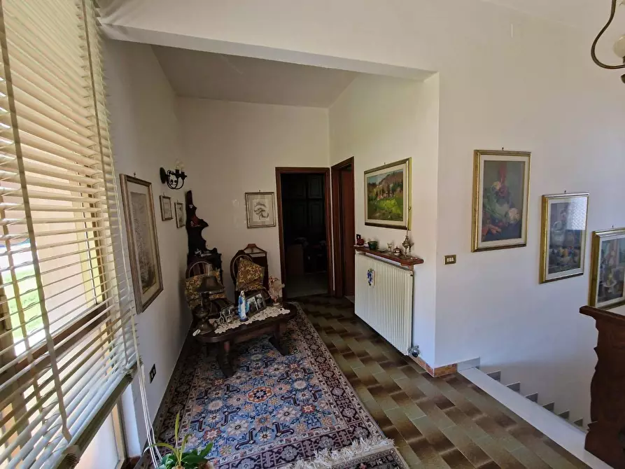 Immagine 7 di Villa in vendita  a Lucca