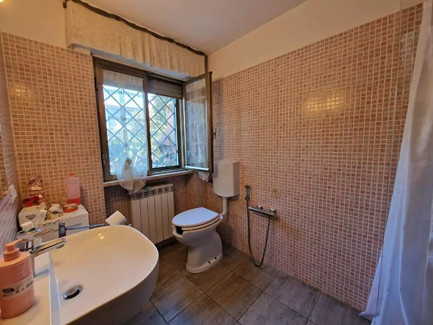 Immagine 24 di Villa in vendita  a Lucca