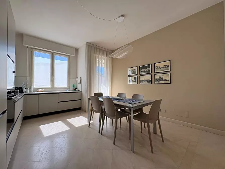 Immagine 13 di Appartamento in vendita  a Viareggio