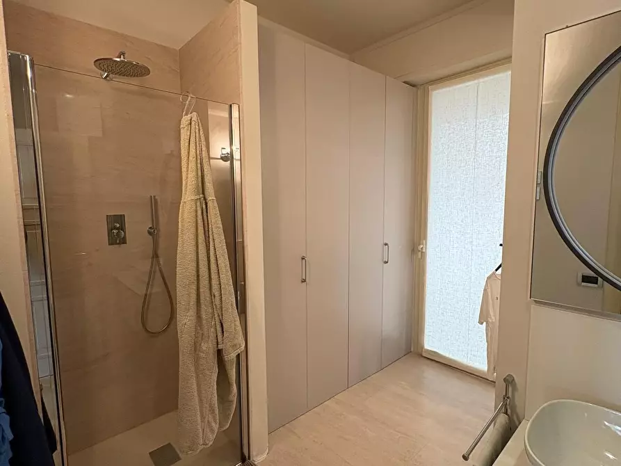 Immagine 28 di Appartamento in vendita  a Viareggio