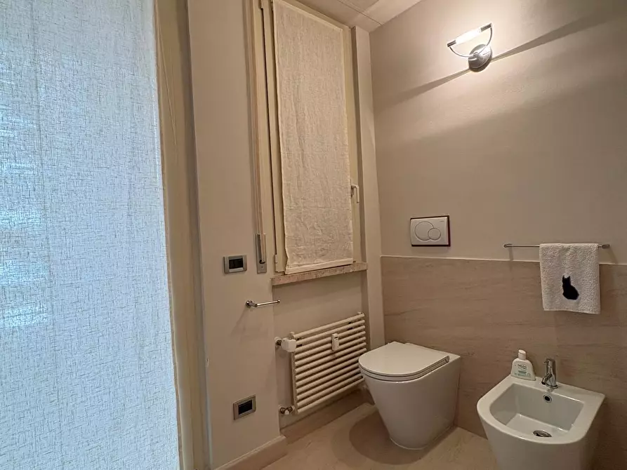 Immagine 30 di Appartamento in vendita  a Viareggio