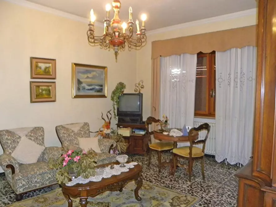 Immagine 32 di Villa in vendita  a Capannori