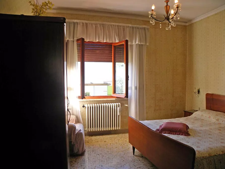 Immagine 37 di Villa in vendita  a Capannori