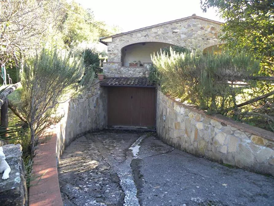 Immagine 17 di Villa in vendita  a Capannori