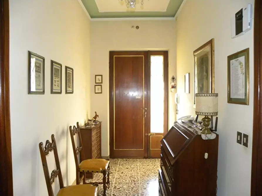 Immagine 25 di Villa in vendita  a Capannori
