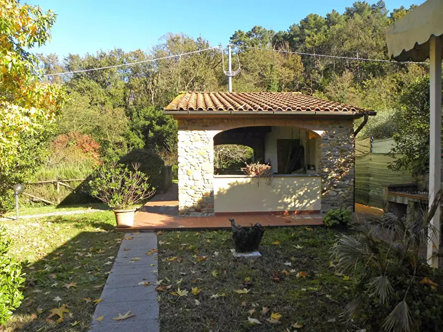 Immagine 12 di Villa in vendita  a Capannori