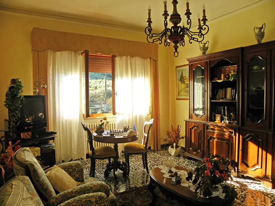 Immagine 33 di Villa in vendita  a Capannori