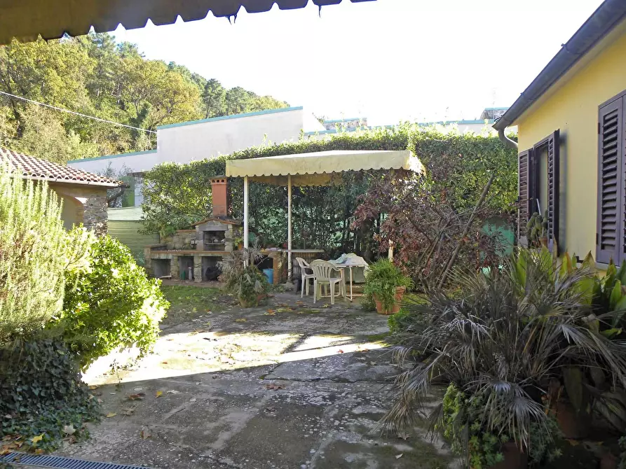 Immagine 22 di Villa in vendita  a Capannori