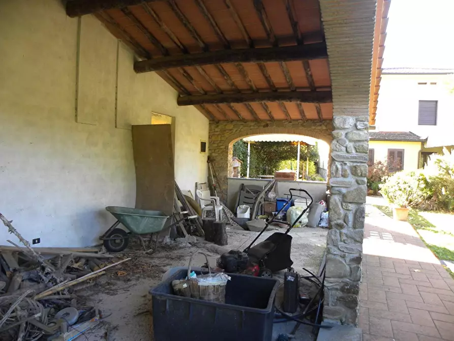Immagine 15 di Villa in vendita  a Capannori