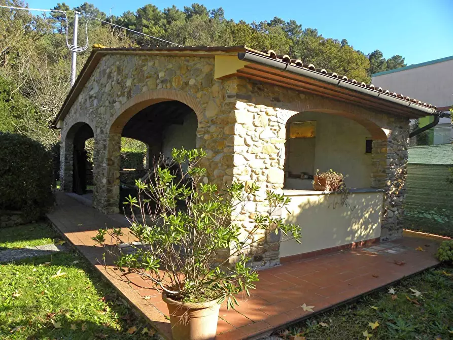 Immagine 13 di Villa in vendita  a Capannori