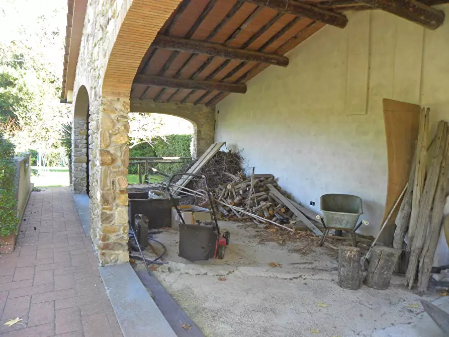 Immagine 14 di Villa in vendita  a Capannori