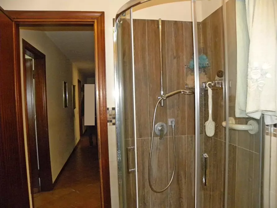 Immagine 7 di Villa in vendita  a Capannori