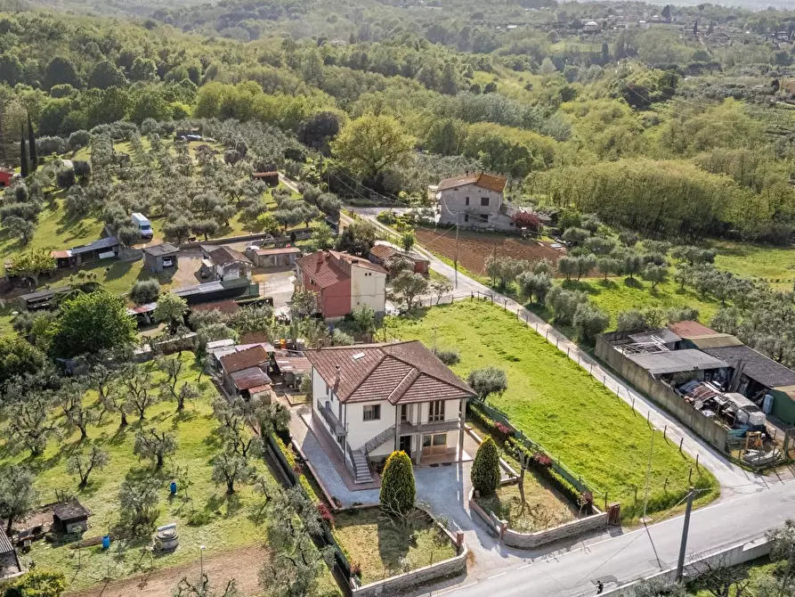Immagine 2 di Casa indipendente in vendita  a Santa Maria A Monte