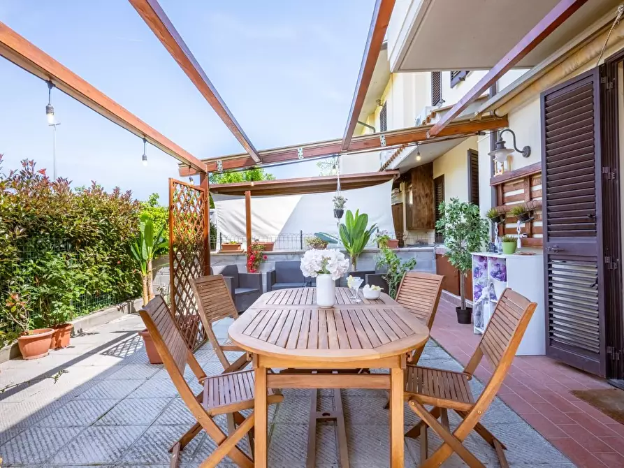 Immagine 35 di Villetta a schiera in vendita  a Cascina