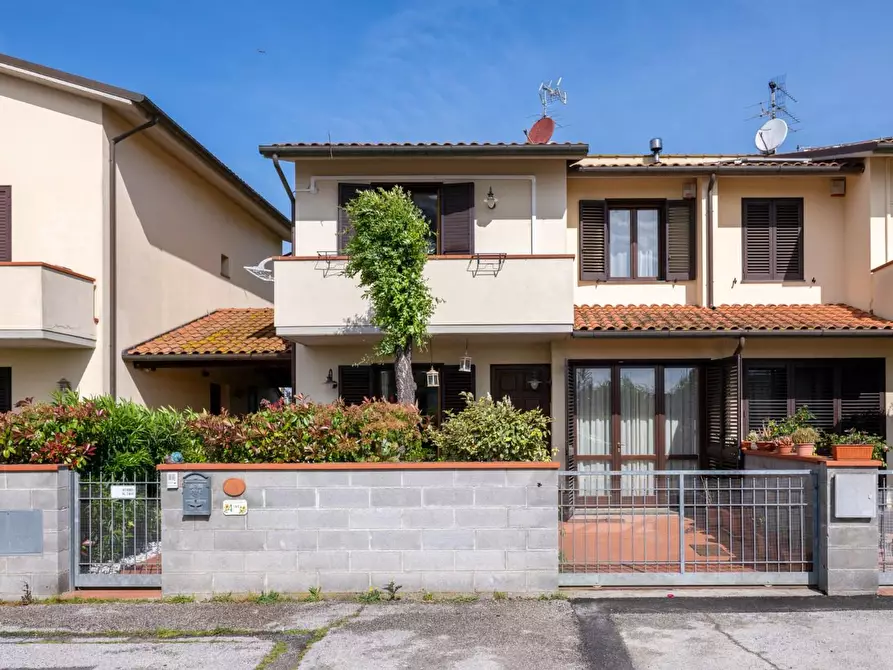 Immagine 2 di Villetta a schiera in vendita  a Cascina