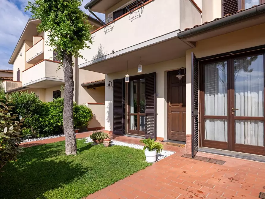 Immagine 9 di Villetta a schiera in vendita  a Cascina