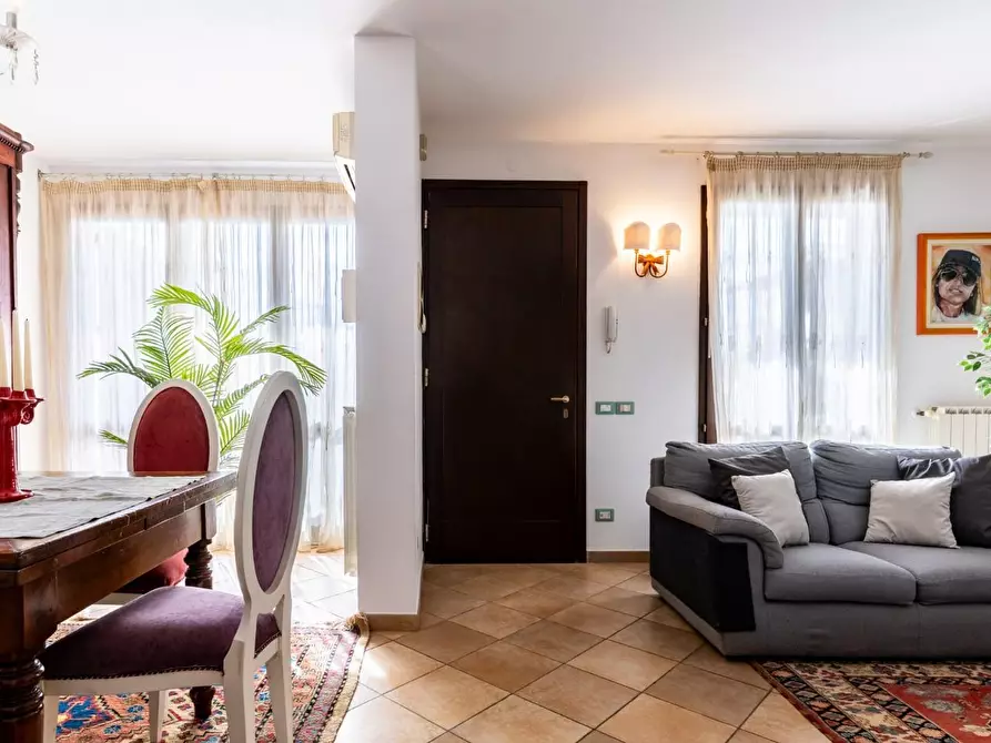 Immagine 13 di Villetta a schiera in vendita  a Cascina