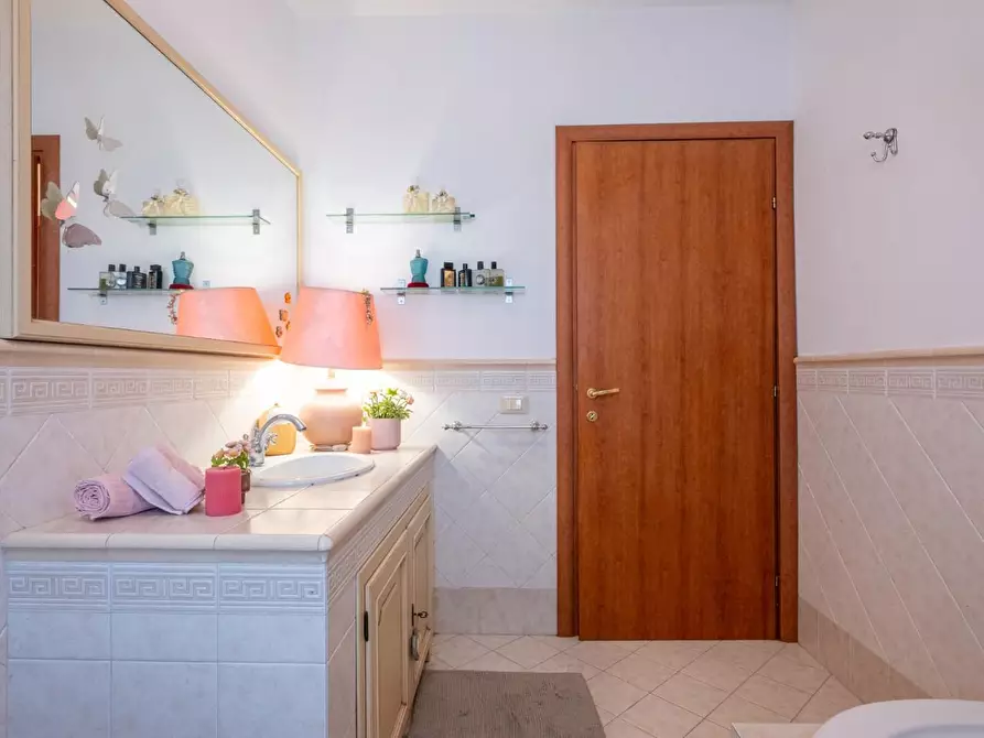 Immagine 54 di Villetta a schiera in vendita  a Cascina