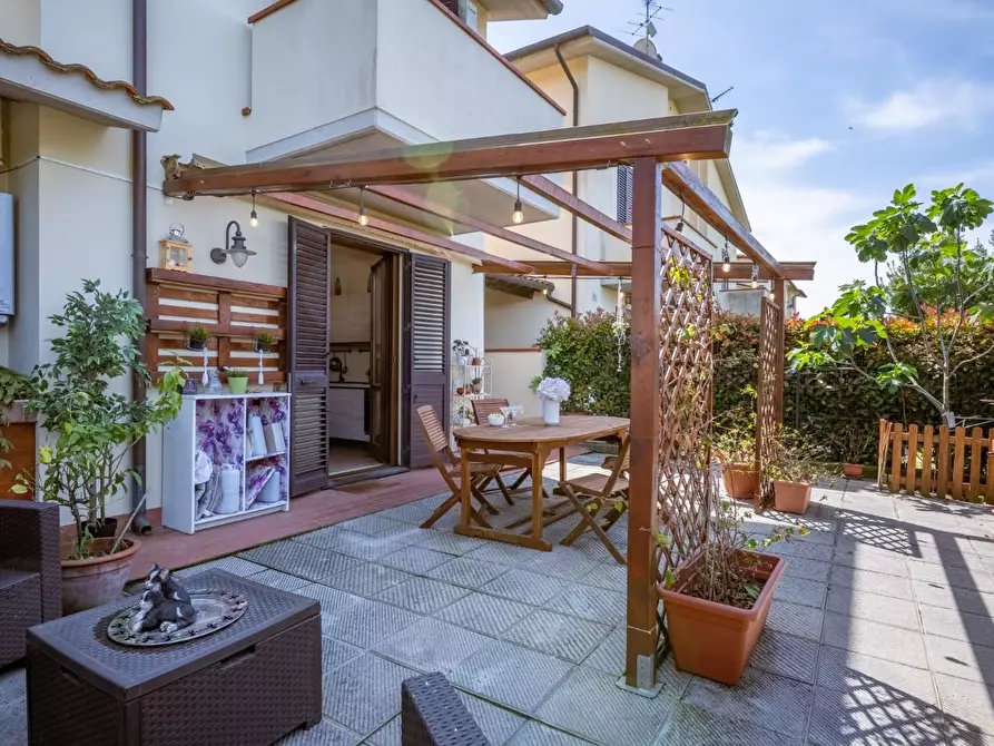 Immagine 37 di Villetta a schiera in vendita  a Cascina