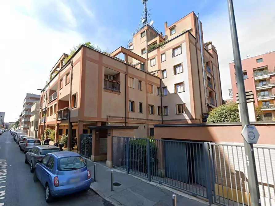 Immagine 1 di Garage in vendita  a Milano