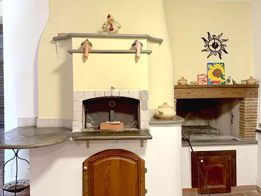 Immagine 7 di Casa colonica in vendita  a Pescia