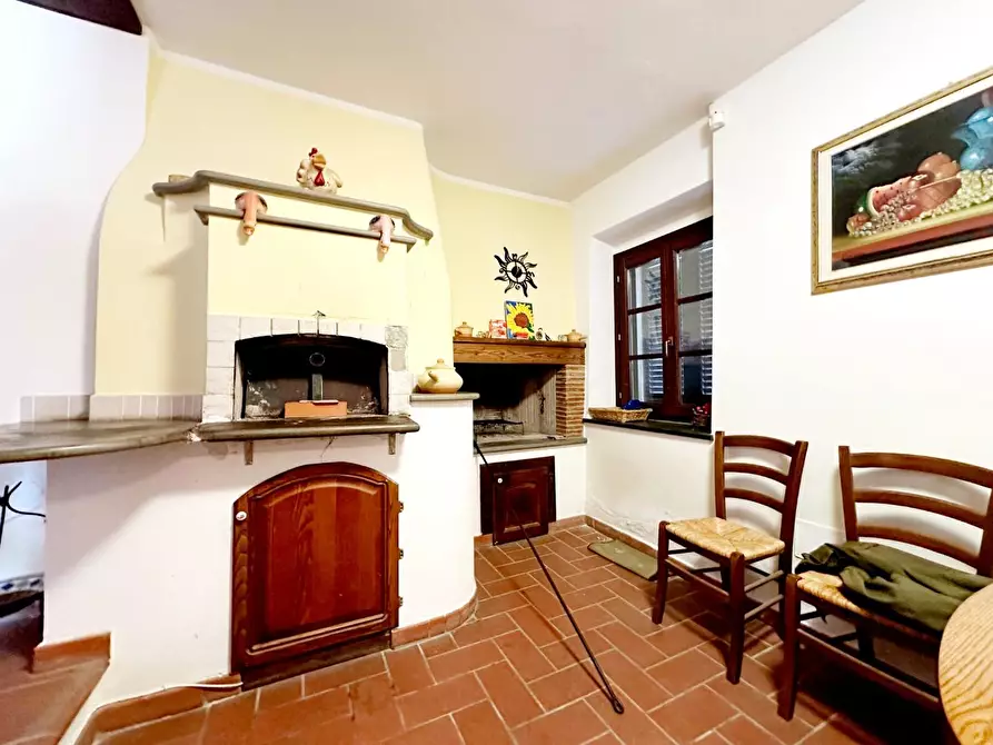 Immagine 3 di Casa colonica in vendita  a Pescia