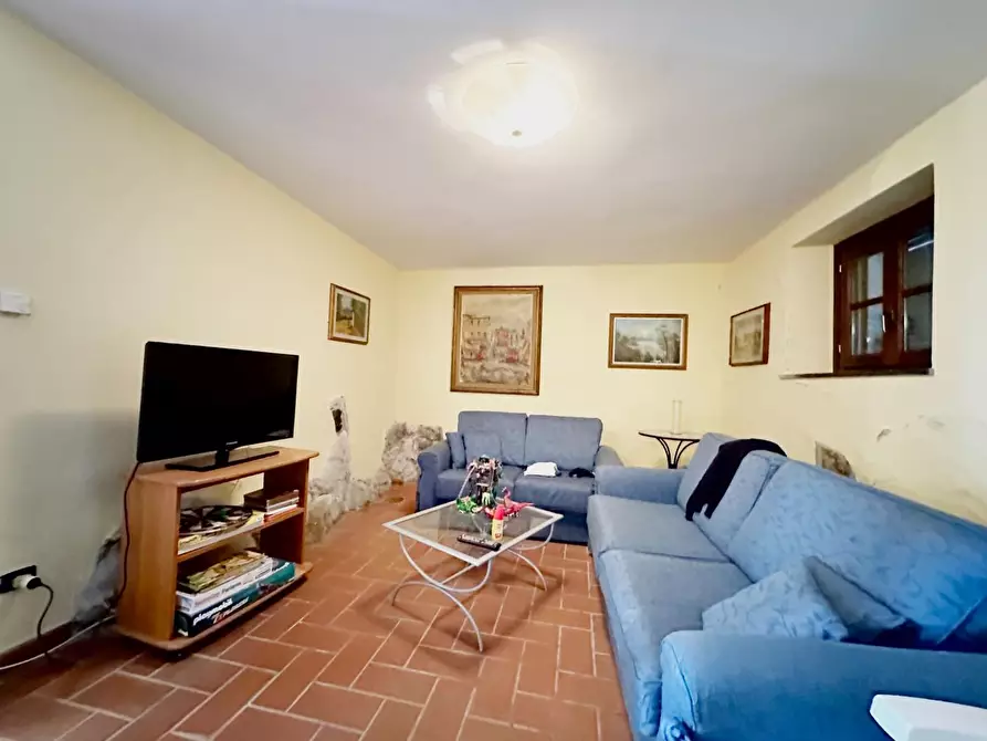 Immagine 5 di Casa colonica in vendita  a Pescia