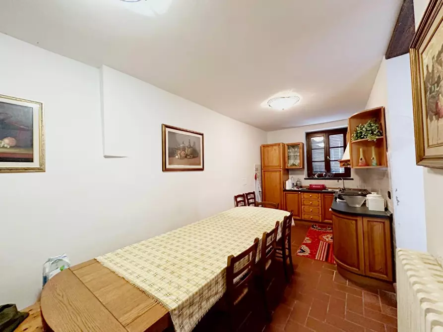 Immagine 4 di Casa colonica in vendita  a Pescia