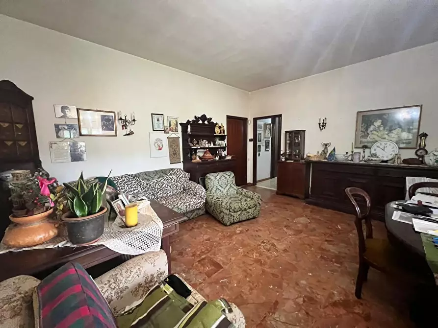 Immagine 6 di Villa in vendita  a Capannori