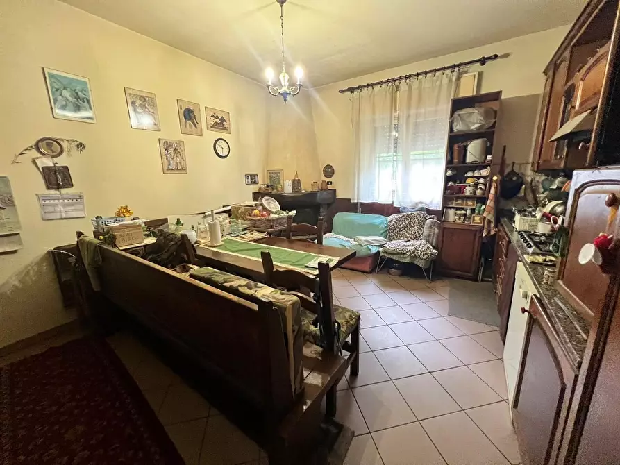 Immagine 2 di Villa in vendita  a Capannori