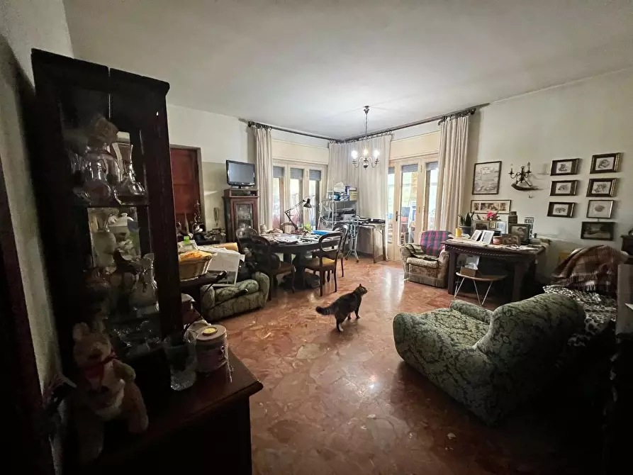 Immagine 10 di Villa in vendita  a Capannori