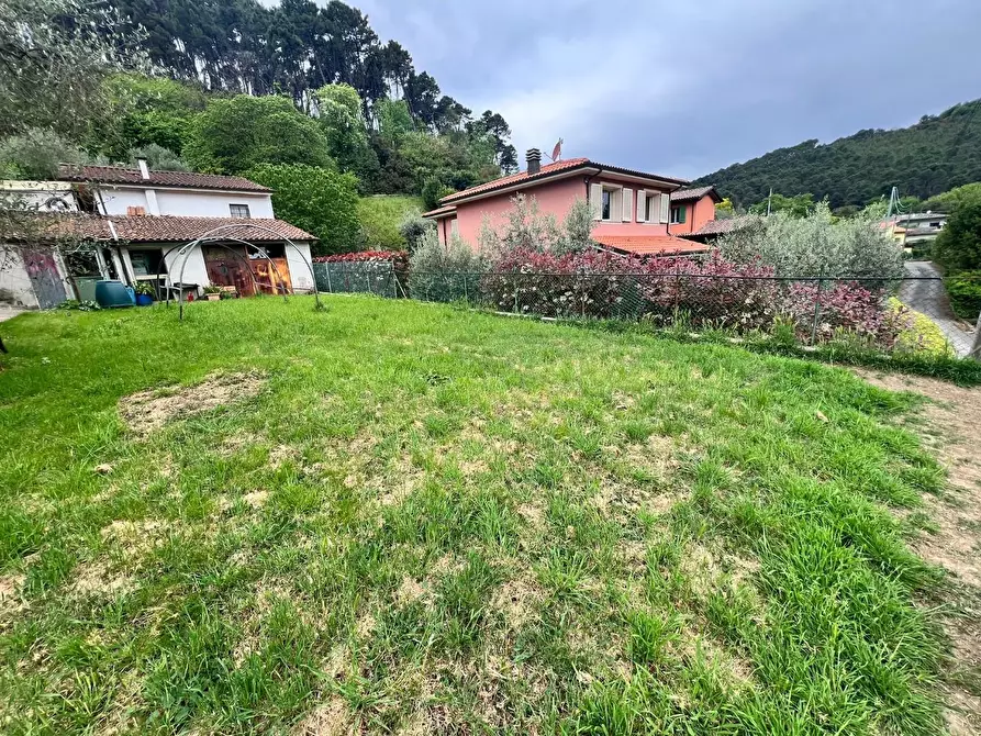 Immagine 21 di Villa in vendita  a Capannori