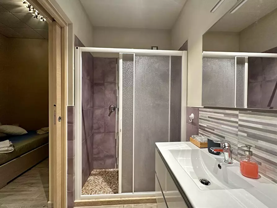 Immagine 17 di Appartamento in affitto  a Lucca