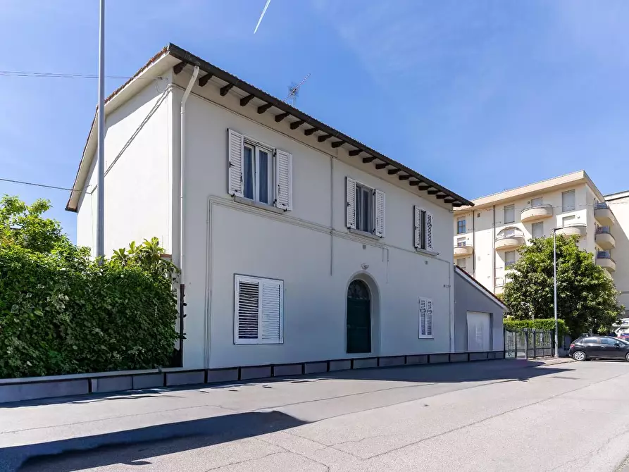 Immagine 2 di Casa quadrifamiliare in vendita  a Empoli