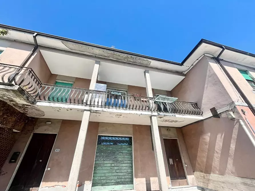 Immagine 3 di Appartamento in vendita  a Massa