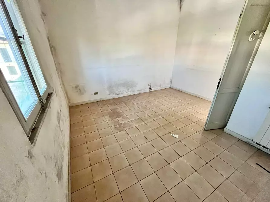 Immagine 4 di Appartamento in vendita  a Massa