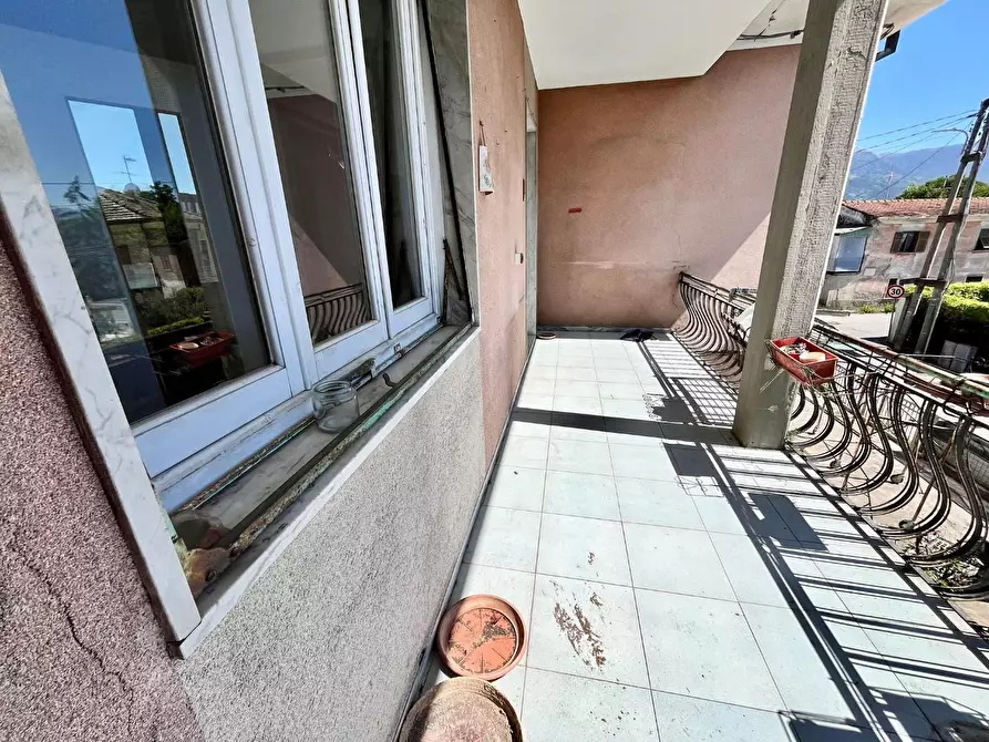 Immagine 2 di Appartamento in vendita  a Massa