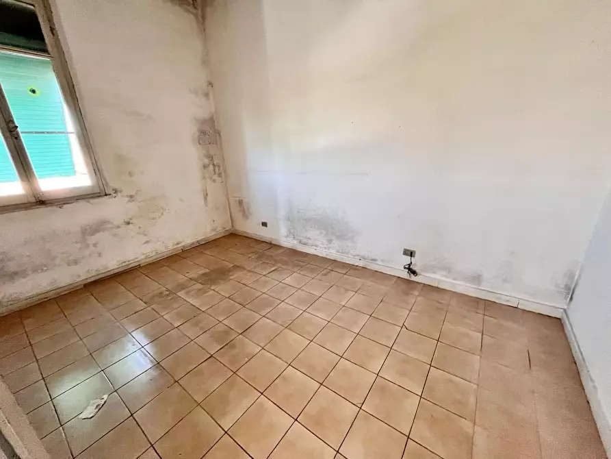 Immagine 5 di Appartamento in vendita  a Massa