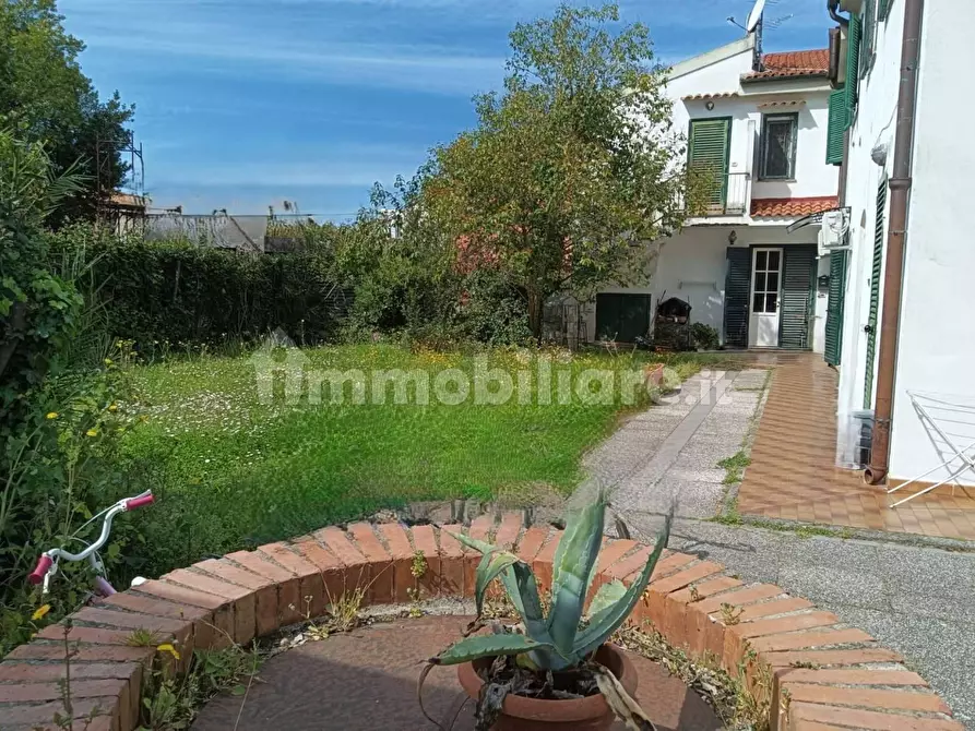 Immagine 1 di Appartamento in vendita  a Pisa