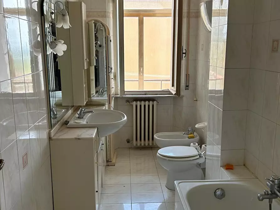 Immagine 4 di Appartamento in vendita  a Siena