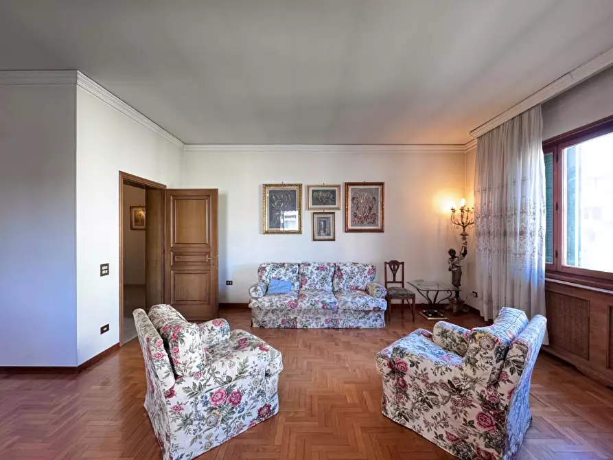 Immagine 2 di Villa in vendita  a Empoli