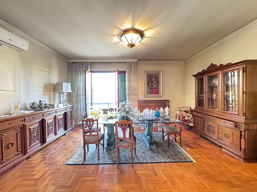 Immagine 3 di Villa in vendita  a Empoli