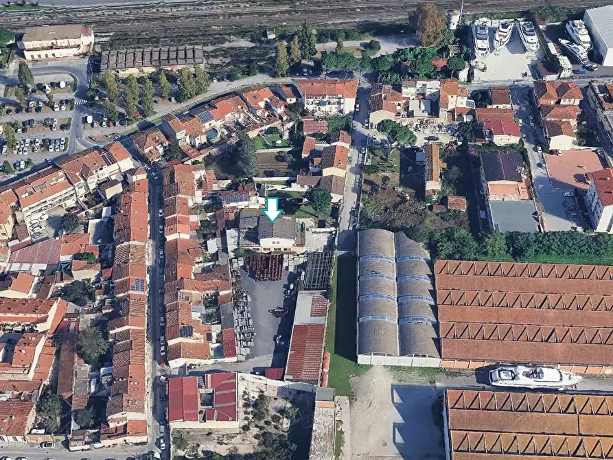 Immagine 2 di Appartamento in vendita  a Viareggio