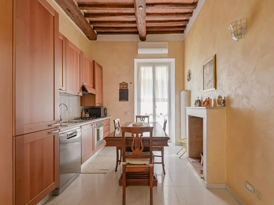 Immagine 5 di Appartamento in vendita  a Carrara
