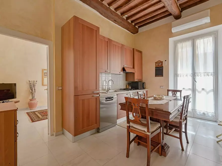Immagine 1 di Appartamento in vendita  a Carrara