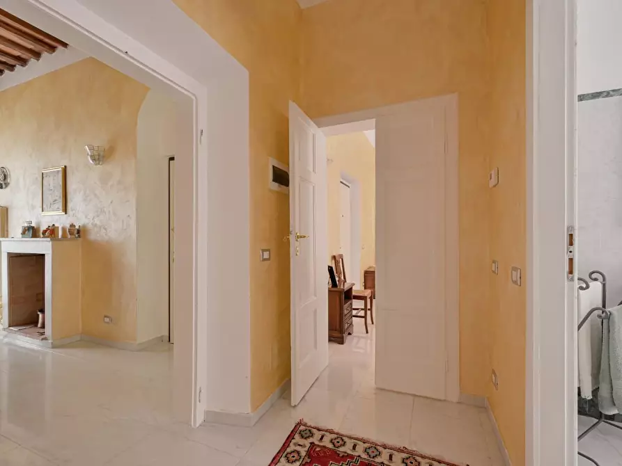 Immagine 11 di Appartamento in vendita  a Carrara
