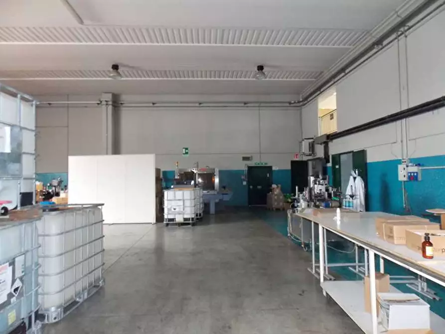 Immagine 23 di Attività artigianale in vendita  a Cavenago D'adda